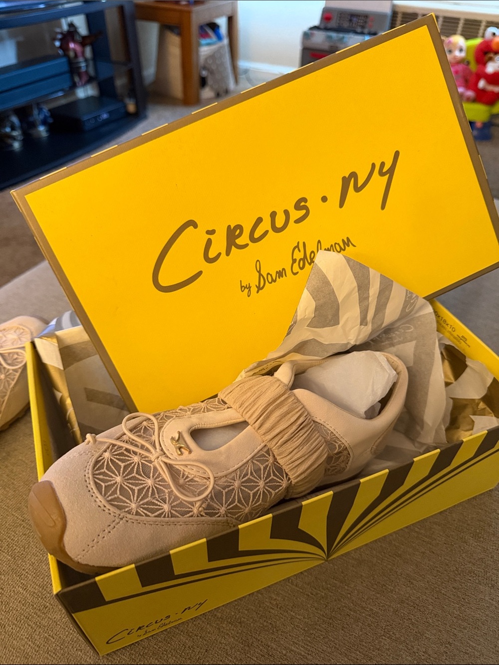 Circus by Sam Edelman Quilted Cream Slip-On Loafers with Bow like new. - Picture 6 of 8